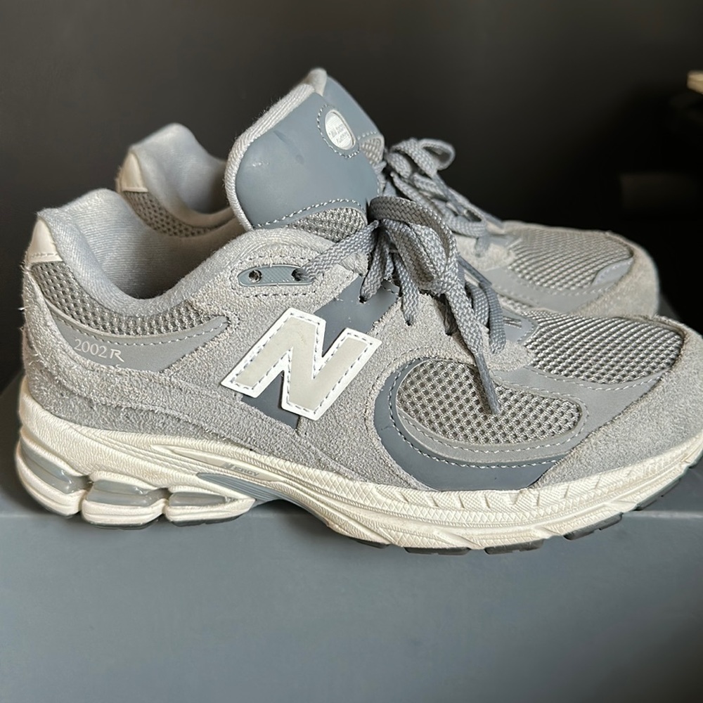 New Balance 2002 R